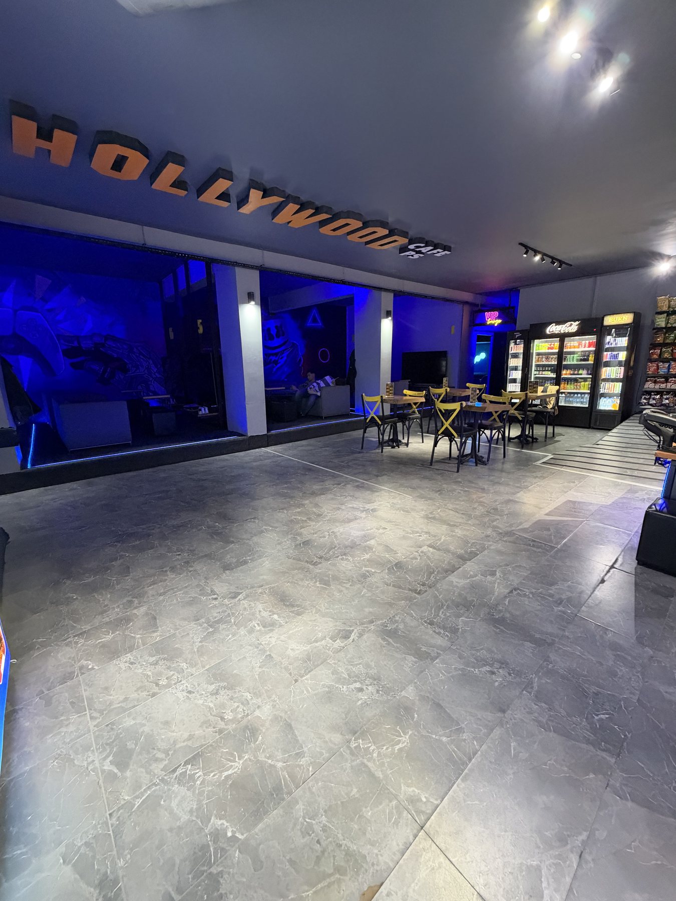 Hollywood ana salonu ve oturma alanı